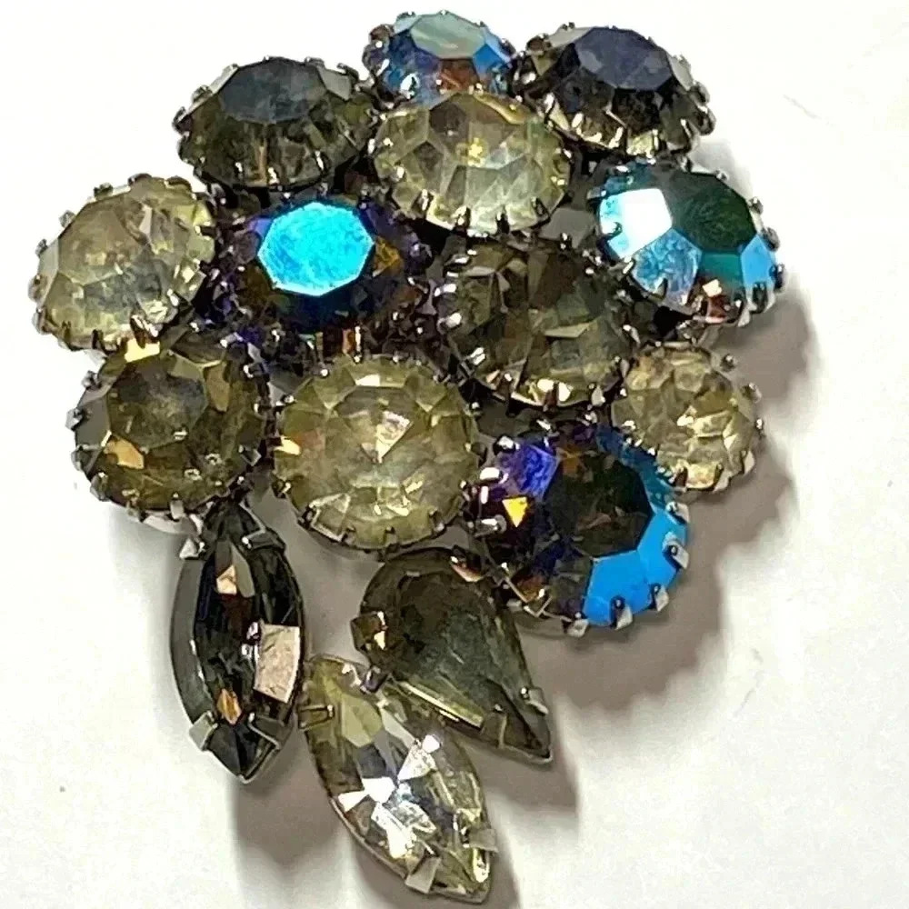KARU ARKE INC BROOCH. VINTAGE